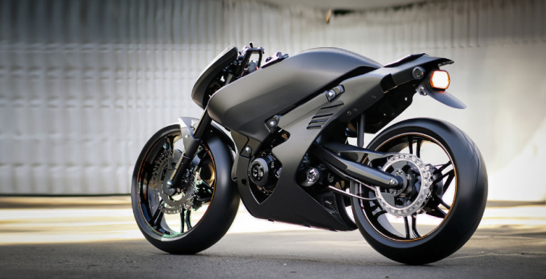 Una moto da corsa nera